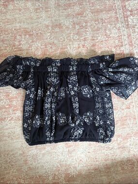 Off-Shoulder Navy Floral Crop Top